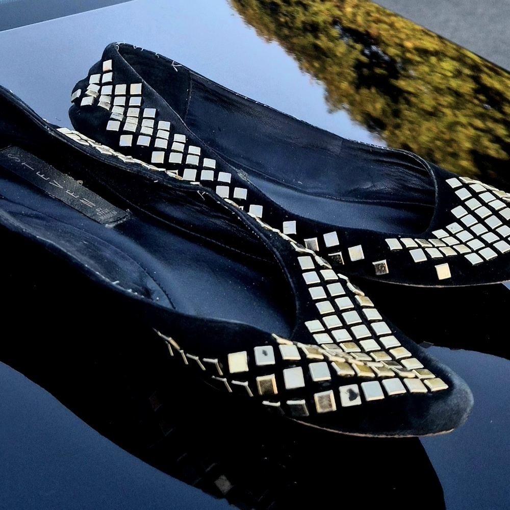 Steve Madden Black and Gold Studded Flats